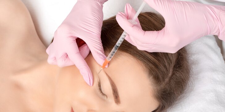 Omladzujúci botox alebo kyselina hyalurónová pre zvodné pery