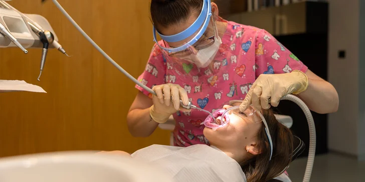 Dentálna hygiena pre deti i dospelých, ambulantné bielenie zubov aj ošetrenie zubného kazu