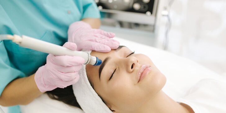 Hĺbkové čistenie, masáž tváre, mikromasáž očného okolia, liftingové ošetrenie pleti alebo manikúra s gél lakom