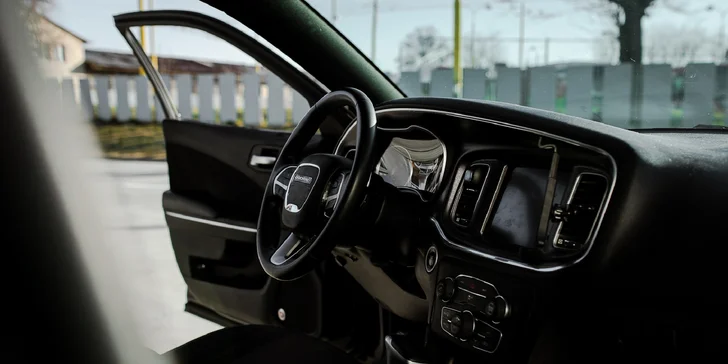 Jazda ako vodič či spolujazdec v DODGE CHARGER, pre deti možnosť auto naštartovať a odfotografovať sa