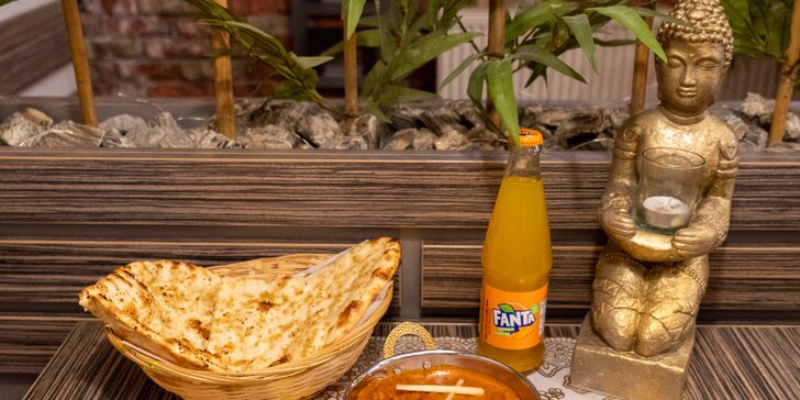 Ochutnajte indickú klasiku: Paneer alebo Chicken Tikka Masala, cesnakový naan, ryža a nápoj