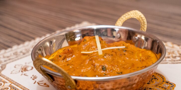 Ochutnajte indickú klasiku: Paneer alebo Chicken Tikka Masala, cesnakový naan, ryža a nápoj