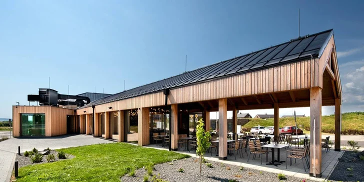 Mäsová doska z originálneho BBQ texaského grilu s prílohou a omáčkou