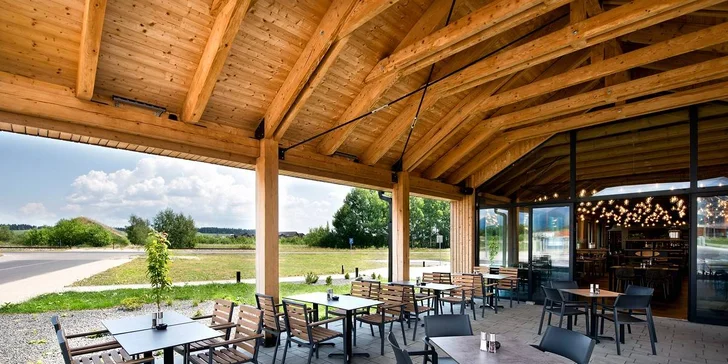 Mäsová doska z originálneho BBQ texaského grilu s prílohou a omáčkou