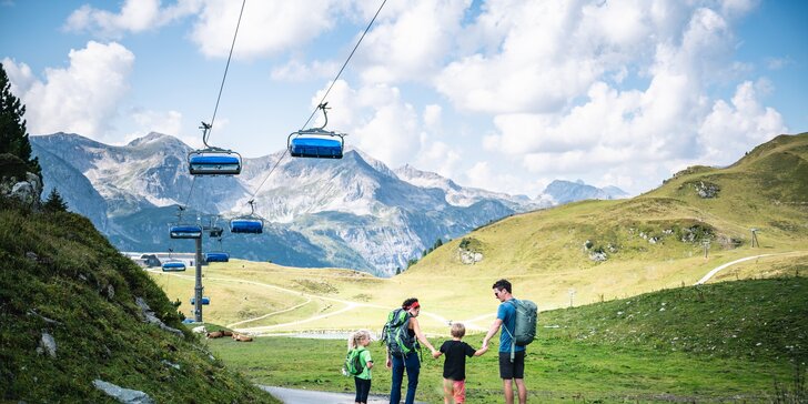 Pobyt so stravou a neobmedzeným wellness v srdci rakúskych Álp: útulný hotel s prekrásnymi výhľadmi na hory