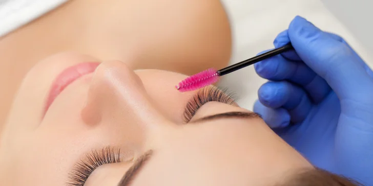 Úprava obočia a rias: Farbenie Hennou, laminácia či Lash lift