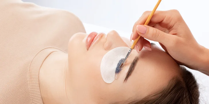 Úprava obočia a rias: Farbenie Hennou, laminácia či Lash lift