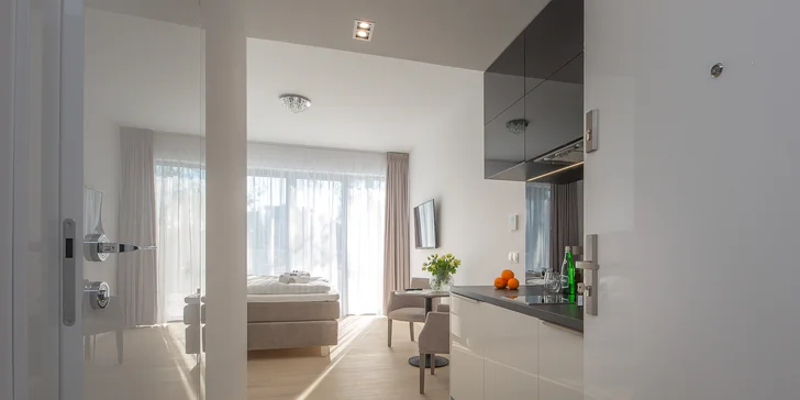 Pobyt pri Balte a jazere Jamno: špičkové apartmány na skok od pláže, so stravou aj wellness