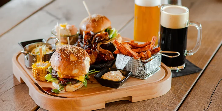 Mäsová doska z originálneho BBQ texaského grilu s prílohou, omáčkou a pivom