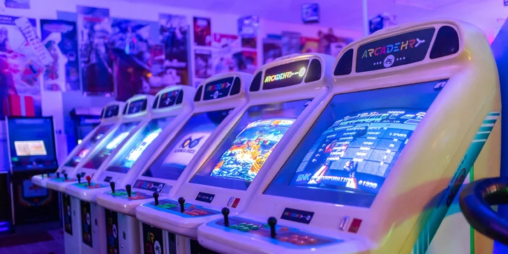 Vstúpte do sveta retro videohier v RGB Aréne