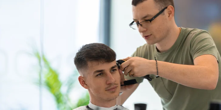 Služby barbera pre pánov i deti: junior strih alebo pánsky strih