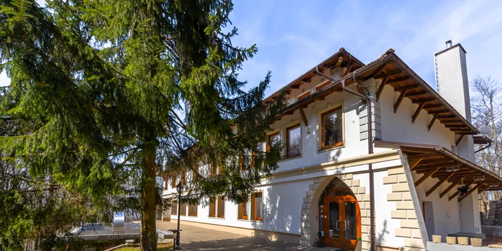 Malé Karpaty: Luxusný hotel na Pezinskej Babe, pobyt s raňajkami alebo apartmán až pre 8 osôb