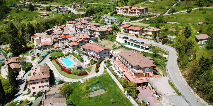 Dovolenka v Tignale pri Lago di Garda: polpenzia, bazén a vstupenky aj zľavy na atrakcie