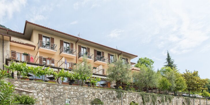Dovolenka v Tignale pri Lago di Garda: polpenzia, bazén a vstupenky aj zľavy na atrakcie