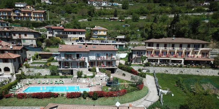 Dovolenka v Tignale pri Lago di Garda: polpenzia, bazén a vstupenky aj zľavy na atrakcie