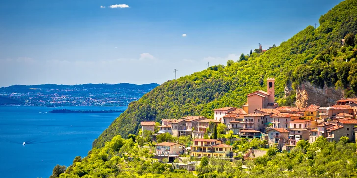 Dovolenka v Tignale pri Lago di Garda: polpenzia, bazén a vstupenky aj zľavy na atrakcie