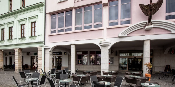 Chrumkavá KLASIK alebo MEGA pizza podľa výberu. Na výber až 12 rôznych druhov!