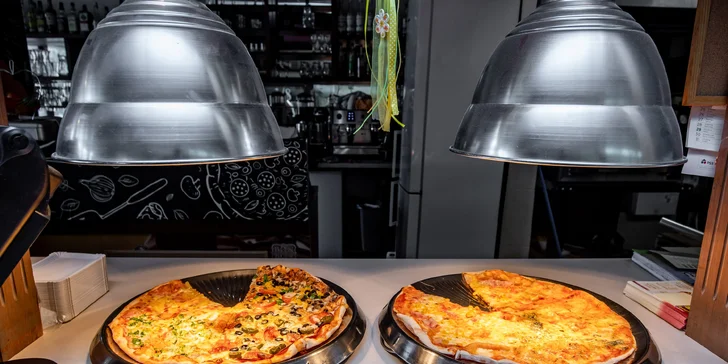 Chrumkavá KLASIK alebo MEGA pizza podľa výberu. Na výber až 12 rôznych druhov!