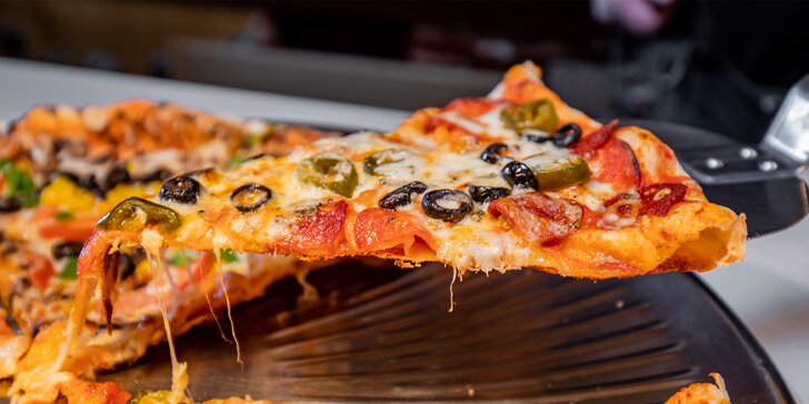 Chrumkavá KLASIK alebo MEGA pizza podľa výberu. Na výber až 12 rôznych druhov!