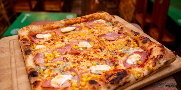 Jedinečná štvorcová pizza v Pube u Joža priamo v centre Žiliny na Bulvári