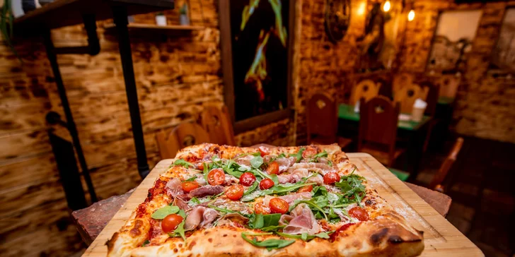 Jedinečná štvorcová pizza v Pube u Joža priamo v centre Žiliny na Bulvári