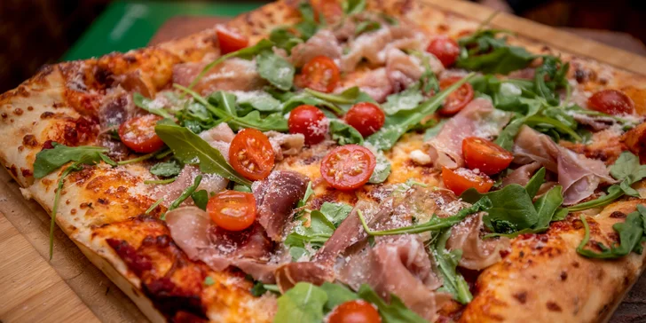 Jedinečná štvorcová pizza v Pube u Joža priamo v centre Žiliny na Bulvári
