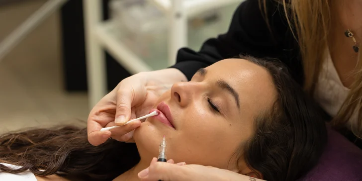 Permanentný make-up: Očná linka, microblading obočia či akvarelové pery