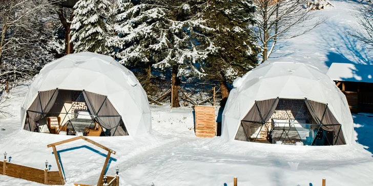 Glamping v Beskydoch s polpenziou aj wellness: ubytovanie v luxusnej kopule, sauna a termálny bazén, sekt