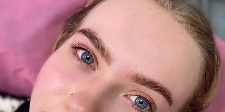 Zvýraznite svoje oči a podporte svoj prirodzený pôvab pomocou volume mihalníc 2-5 D, lash liftu a botoxu mihalníc alebo laminácie obočia