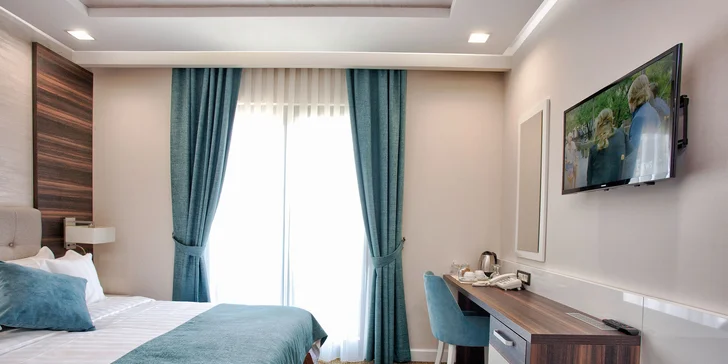 Kotorský záliv v Čiernej Hore: 4* hotel pri mori, raňajky a neobmedzený wellness so strešným bazénom