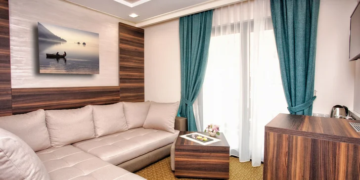 Kotorský záliv v Čiernej Hore: 4* hotel pri mori, raňajky a neobmedzený wellness so strešným bazénom