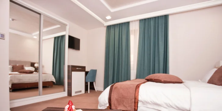Kotorský záliv v Čiernej Hore: 4* hotel pri mori, raňajky a neobmedzený wellness so strešným bazénom