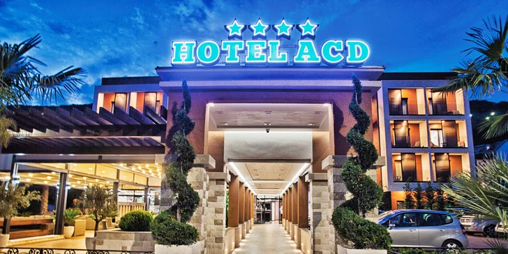 Kotorský záliv v Čiernej Hore: 4* hotel pri mori, raňajky a neobmedzený wellness so strešným bazénom