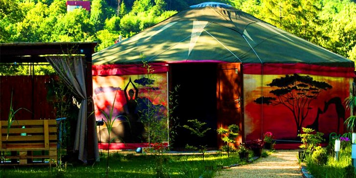 Havaj alebo africké safari v poľskom glampe: luxusné jurty pre 5 osôb s kuchyňou a privátnou vírivkou