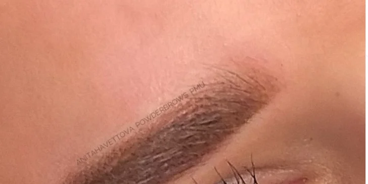 Precízny permanentný make-up obočia púdrovou metódou