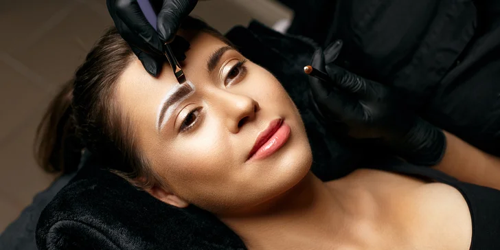 Precízny permanentný make-up obočia púdrovou metódou