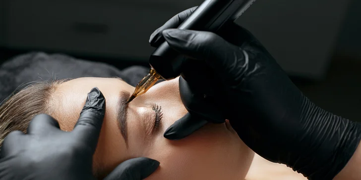 Precízny permanentný make-up obočia púdrovou metódou