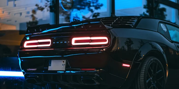 Superjazda v nadupanom DODGE CHALLENGER WIDEBODY 5.7 V8 HEMI na 15 - 60 minút vrátane pohonných hmôt a spolujazdcov zadarmo