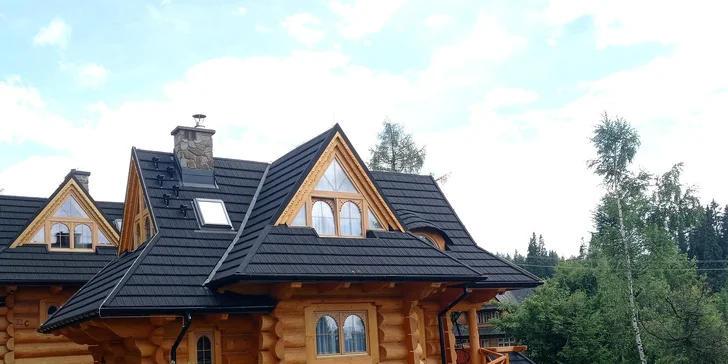 Domčeky ako z rozprávky v poľských Tatrách: výhľady, ručne robený nábytok, krb aj relax vo vírivke