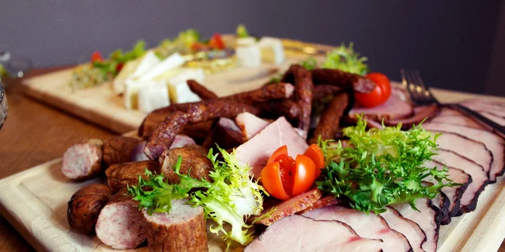 Levanduľové kráľovstvo pri jazere: Moderné izby s výhľadom, raňajky v cene a možnosť wellnessu