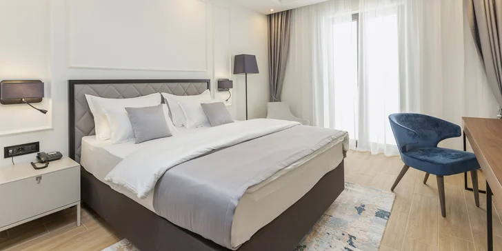 Dovolenka v Čiernej Hore: elegantný hotel v Budve s vonkajším bazénom a raňajkami, 1 dieťa zadarmo