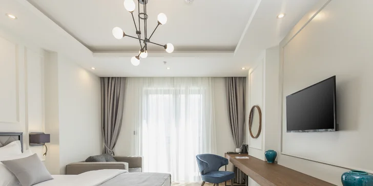 Dovolenka v Čiernej Hore: elegantný hotel v Budve s vonkajším bazénom a raňajkami, 1 dieťa zadarmo