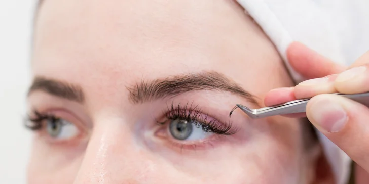 Zvodný pohľad v NAYTILUS: Lash lifting, laminácia obočia alebo 1D či 5D riasy