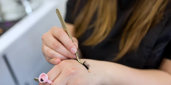 Zvodný pohľad v NAYTILUS: Lash lifting, laminácia obočia alebo 1D či 5D riasy