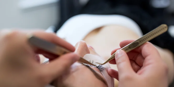 Zvodný pohľad v NAYTILUS: Lash lifting, laminácia obočia alebo 1D či 5D riasy