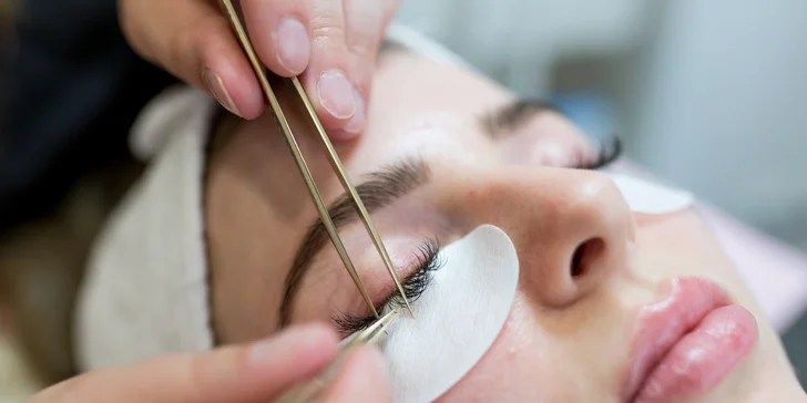 Zvodný pohľad v NAYTILUS: Lash lifting, laminácia obočia alebo 1D či 5D riasy