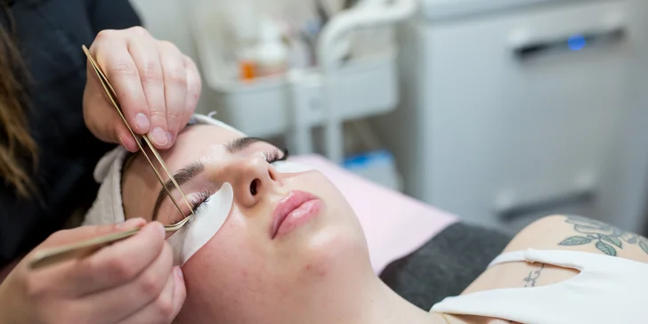 Zvodný pohľad v NAYTILUS: Lash lifting, laminácia obočia alebo 1D či 5D riasy