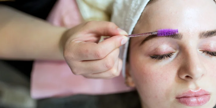 Zvodný pohľad v NAYTILUS: Lash lifting, laminácia obočia alebo 1D či 5D riasy