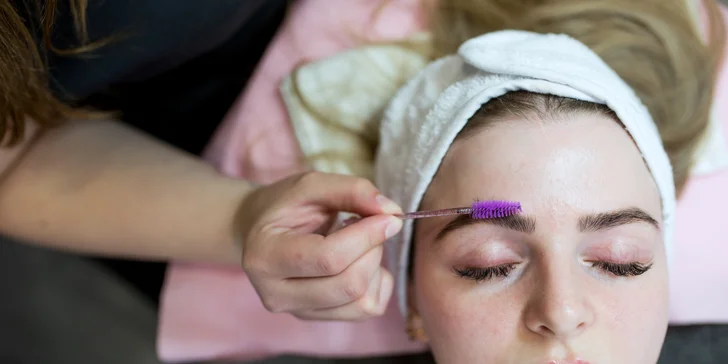 Zvodný pohľad v NAYTILUS: Lash lifting, laminácia obočia alebo 1D či 5D riasy