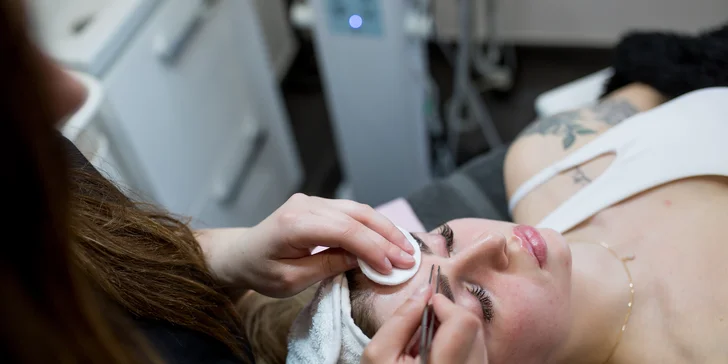 Zvodný pohľad v NAYTILUS: Lash lifting, laminácia obočia alebo 1D či 5D riasy